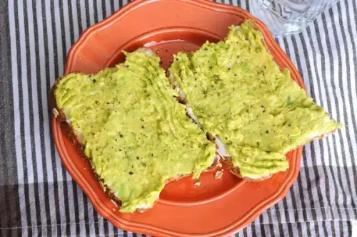 toast with avocado spread